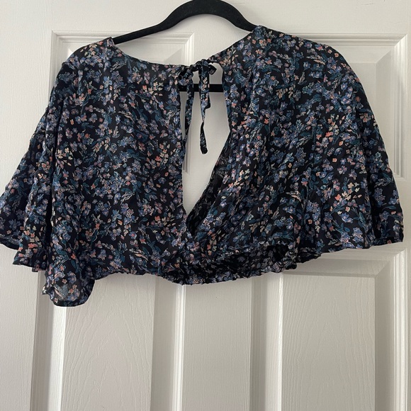 Floral Crop Top - Picture 2 of 5